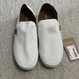 NWT OluKai Pehuea Mesh Slip-On Sneakers White Women’s Size 9 $100 Retail